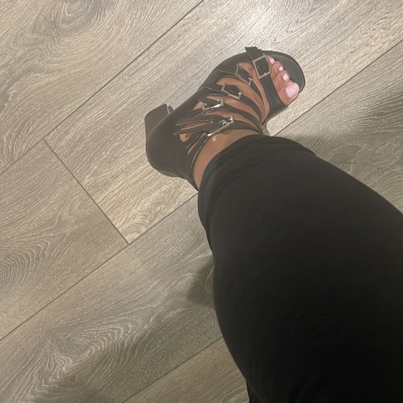 BEAUTIFUL Saint Laurent black wrap up block heels size 7 in EXCELLENT condition! - Picture 9 of 9